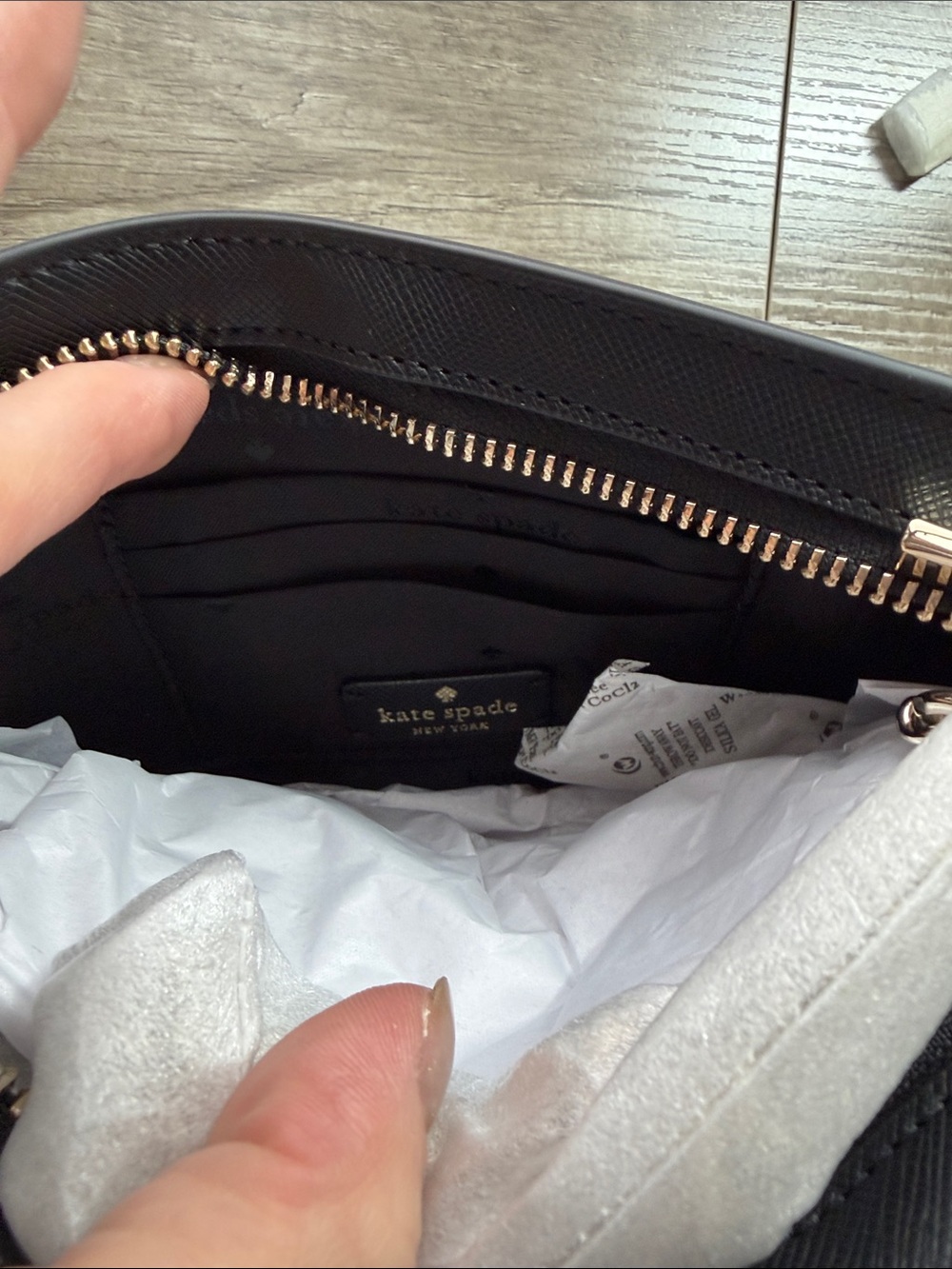 kate spade black patent saffiano wristlet clutch with gold plaque - Picture 4 of 7